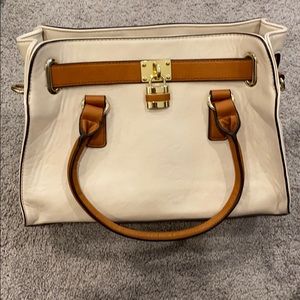 Medium size tote handbag
